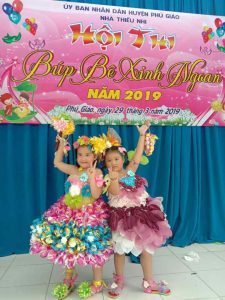 Bé  Ngọc Trân & Thảo Vy