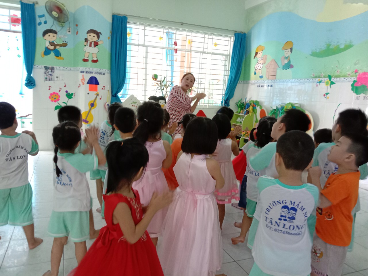 Hoạt động âm nhạc -Lớp Lá 5