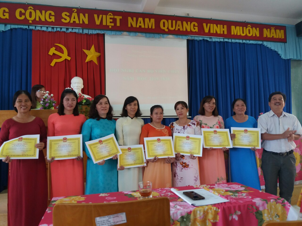 63a4b8a7caf52cab75e4