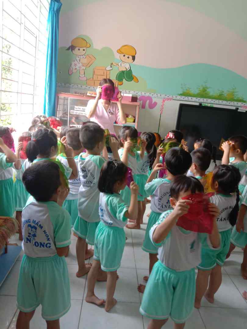 Hoạt động khám phá ánh sáng- Lớp Lá 4